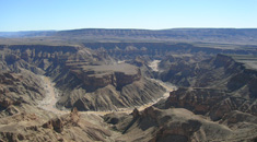 Fjelltur gjennom Fish River Canyonn i Namibia.